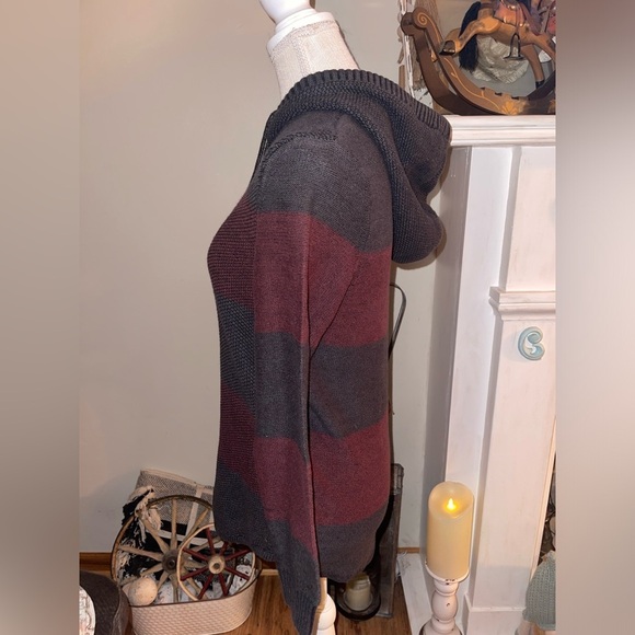 Urban pipeline pullover charcoal/burgundy sweater size young men’s (junior) L - Picture 3 of 7